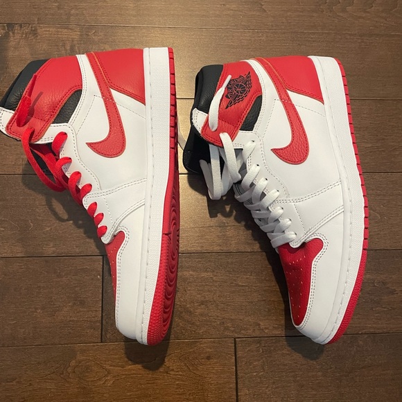 NWB size 10 Jordan 1 retro high og - Picture 3 of 8